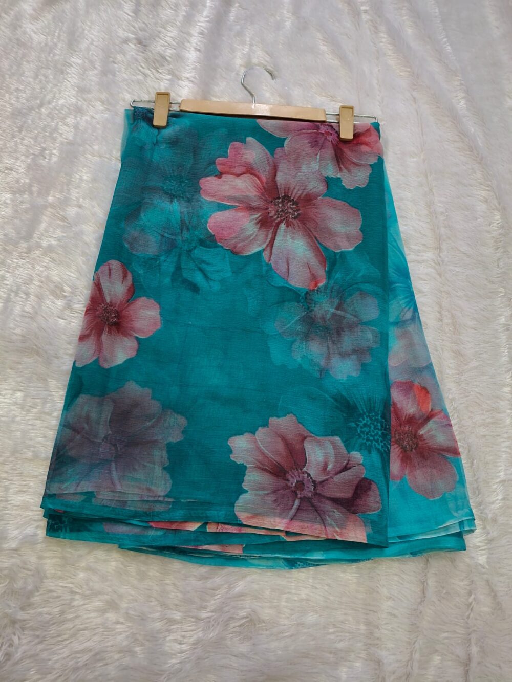 🌸Rajwadi Semi Chiffon Saree with All Over Floral Print | Two-Dye Shaded | Without Blouse 🌸 - Image 3